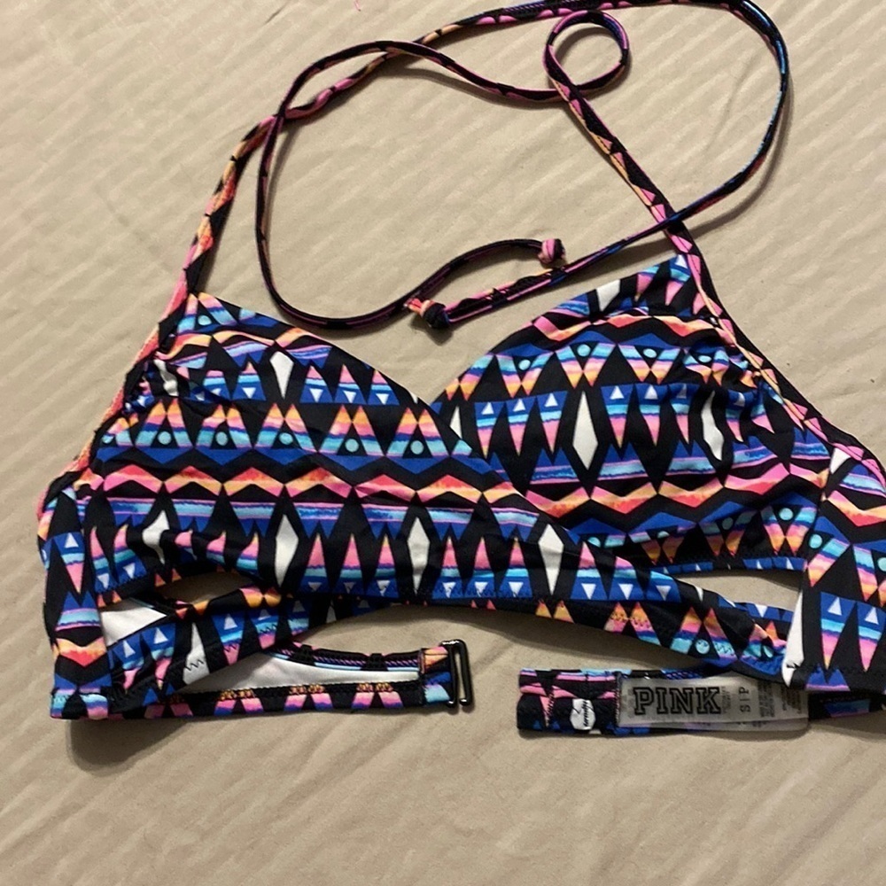 Pink Victoria’s secret’s bikini top🏖 - Picture 4 of 8